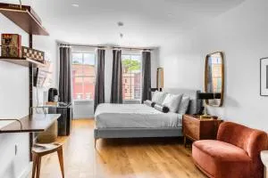 Market Square View, Heart of DTWN, Historic Hotel, King Bed, Room # 402 - Brewer