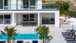 Villa Carmen with 5 en-suite bedrooms, 48 sqm pool, 8km from sea