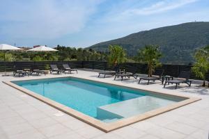 Villa Carmen with 5 en-suite bedrooms, 48 sqm pool, 8km from sea