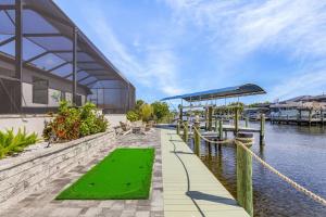 Gulf Access, Putting Green, Outdoor Kitchen, Heated Pool & Spa & MORE! - Villa Captains Quarters