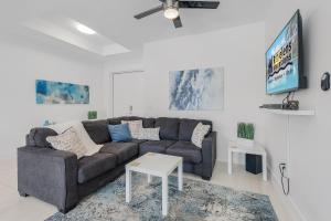 Close to Golf! Freshwater Canal home with Heated Pool - Villa Hole in One Haven