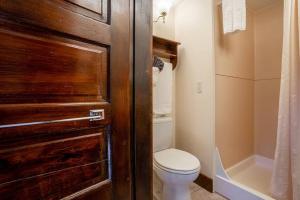 Charming Room in Historic BnB with Parking - Rm 5