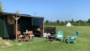 Willowdene shepherds hut