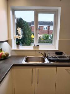 Monmouth House Aylesbury Premier Quality Accommodation For Larger Families Contractors And Professionals Sleeps Up to 6 Guests