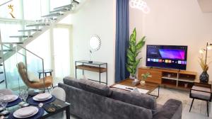 Masdar 2BR Duplex - Chic Stylish Stay