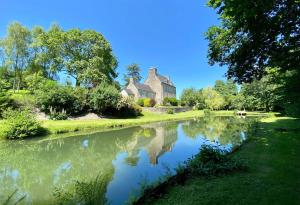 B&B / Chambres d'hotes Au bord de l-etang - Le Presbytere : photos des chambres