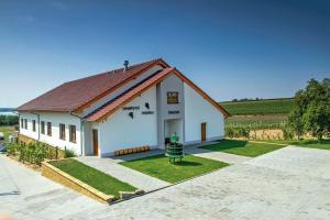 VINAŘSTVÍ & PENZION KNÁPEK STRACHOTÍN