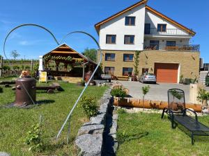 VINAŘSTVÍ & PENZION KNÁPEK STRACHOTÍN