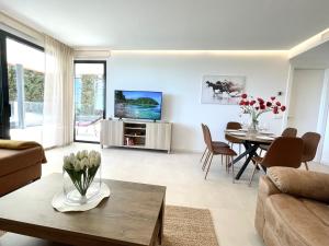 Modern 3 Bedroom Apartment 300 meters to the Beach