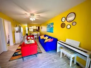 Modern Beachside Bliss: 2 Bed/2 Bath Condo Haven - Shady Grove