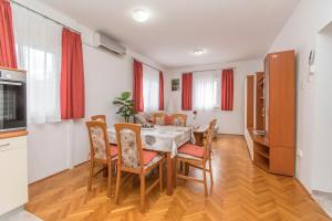 Apartments Murter Jurjako