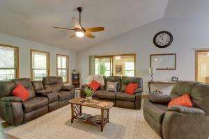 Cozy Blairsville Cabin 2 Mi to Vogel State Park!