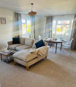 Chic seaside apartment