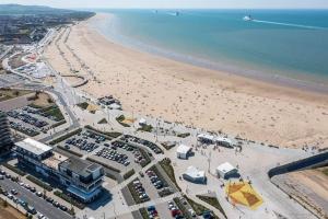 Appartements Agreable Studio CALAIS PLAGE Bord de Mer, Parking : photos des chambres