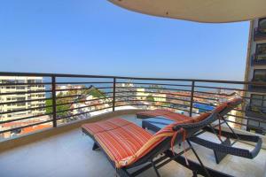 Pinnacle Resort-Style Condo - Luxurious Balcony