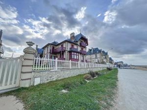 Appartements Basement/Entresol face a la mer 180° : photos des chambres