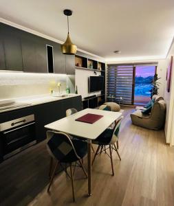 Exclusivo Departamento Equipado Estacionamiento Privado 2D-2B con Excelente ubicación en Los Ángeles