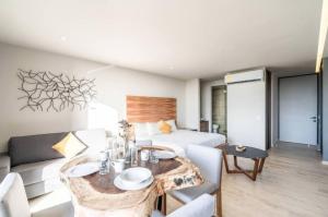 KAAB Condo with ocean view pool