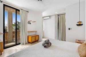 Lux Villa Only 5 Min to Beach!