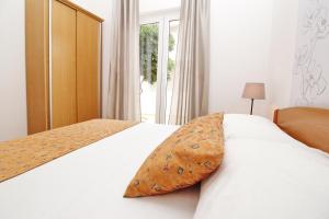 Apartments with parking space Baska, Krk - 18804