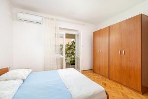 Apartments with parking space Tucepi, Makarska - 22936