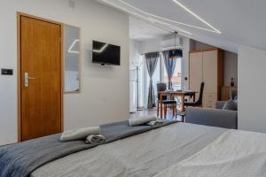 Apartments with parking space Vir - 23044