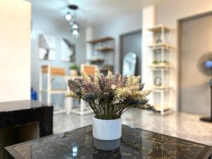 Can accommodate up to 10 guest near Virac Airport