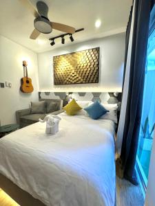 Fullerton Suites