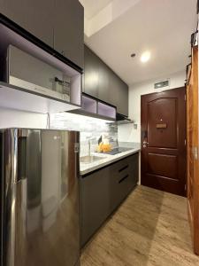 Fullerton Suites