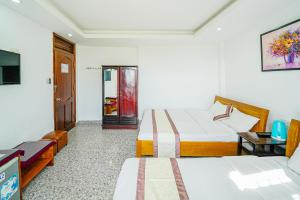 Phòng Gia Đình Nhìn Ra Hồ (Family Room with Lake View)