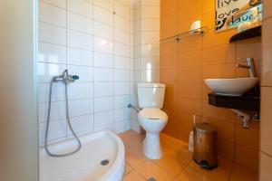 Azure Flat - 2 BEDRs - 2 WCs