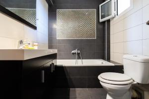 Azure Flat - 2 BEDRs - 2 WCs