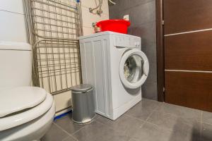 Azure Flat - 2 BEDRs - 2 WCs