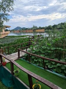 LakeSide Homestay Srinagar