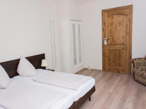 Double or Twin Room with Private External Bathroom room in Hotel-Pension Victoria