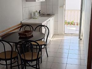 Comforting Holiday Home in Okrug Gornji near Seabeach