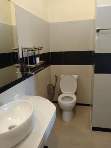 Room 11 - Studio in a villa 5mn walk from the Royal Palace with swimming pool