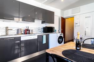 Les Suisses Apartment Zentral in der schönen Altstadt von Le Suquet 5 min zum Strand WLAN