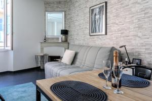 Les Suisses Apartment Zentral in der schönen Altstadt von Le Suquet 5 min zum Strand WLAN