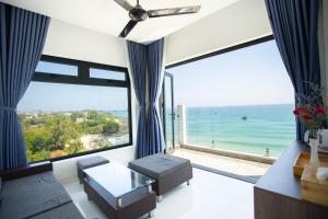 Palm Beach Hotel Phu Yen - Kite surfing spot in winter