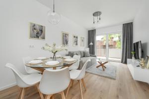 Mieszczańska Modern Apartment with Balcony & Free Parking Wrocław by Noclegi Renters