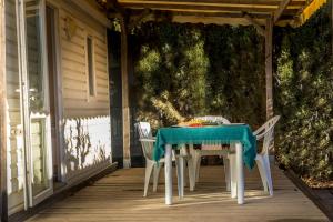 Campings Camping L'Oasis et California : photos des chambres