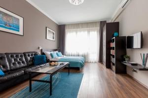 Art Deco Apartment 3 Bedroom, 3 Bathroom, Balcony