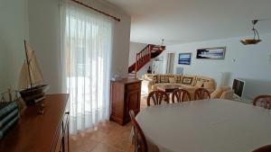 Villas Ref 089 Maison standing avec jardin et internet pour dix : photos des chambres