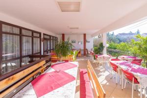 Tinka, Apartment No 12