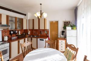 Tinka, Apartment No 12