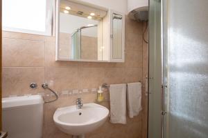 Tinka, Apartment No 12