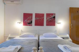 Tinka, Apartment No 8