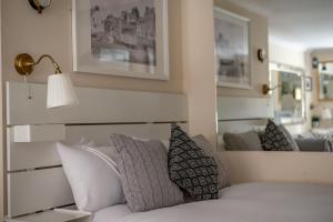 Dove Street Apartment