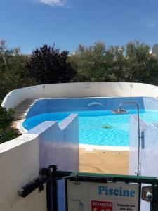Studio cabine clim rez-de-jardin résid piscine 150 m plage